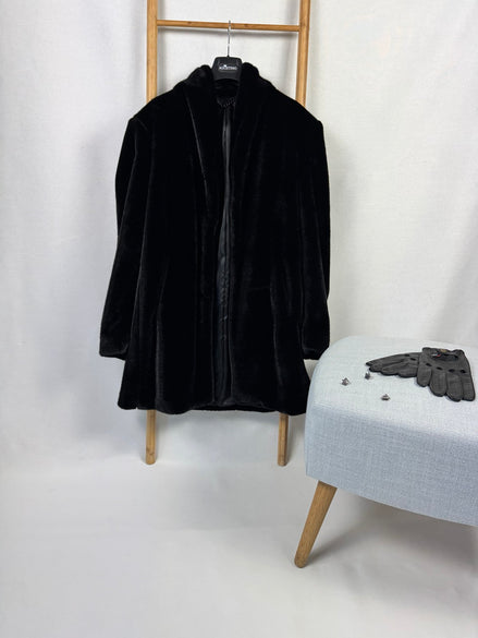 Палто от луксозен еко косъм в черно