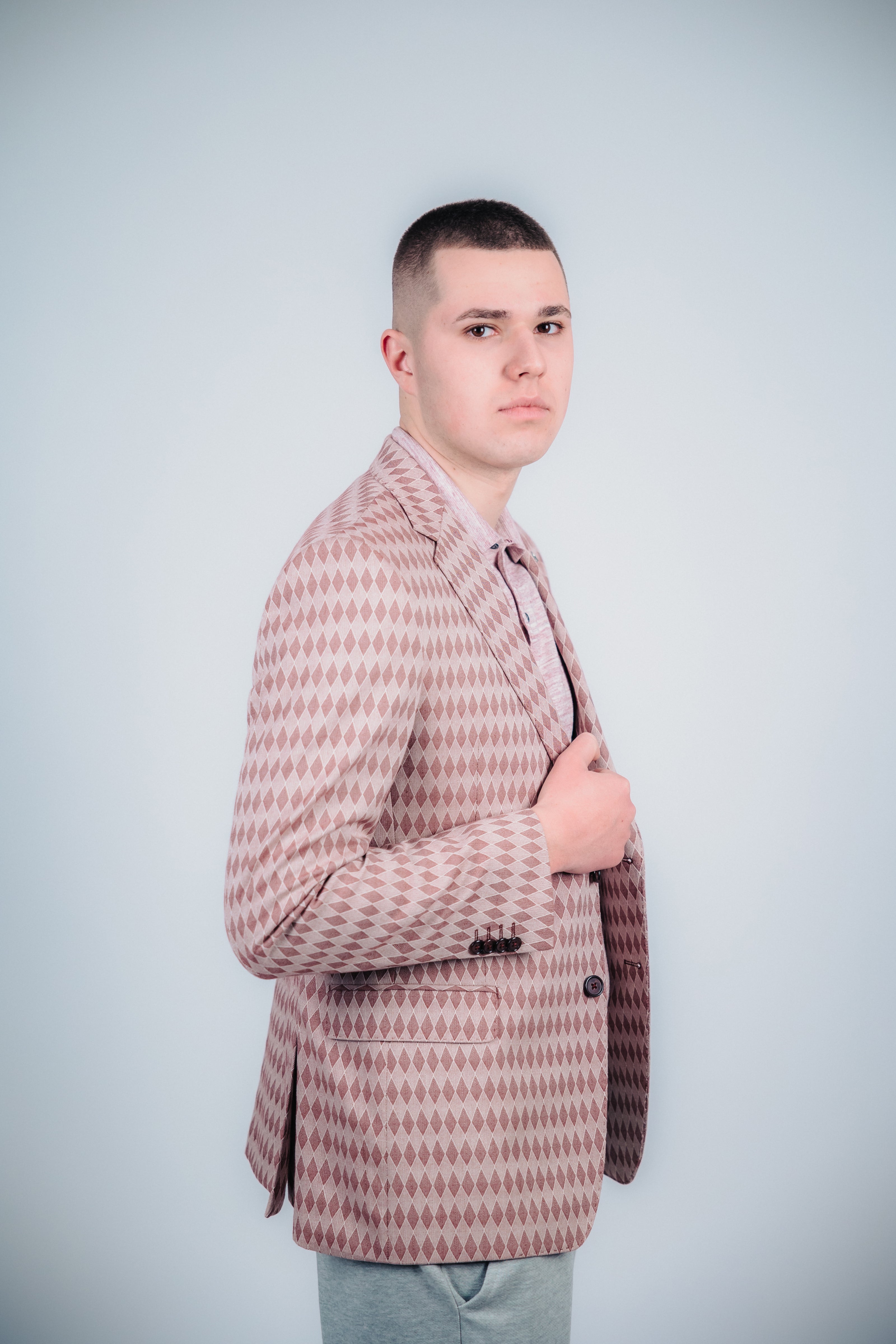 Сако с мотив на ромбове цвят пудра