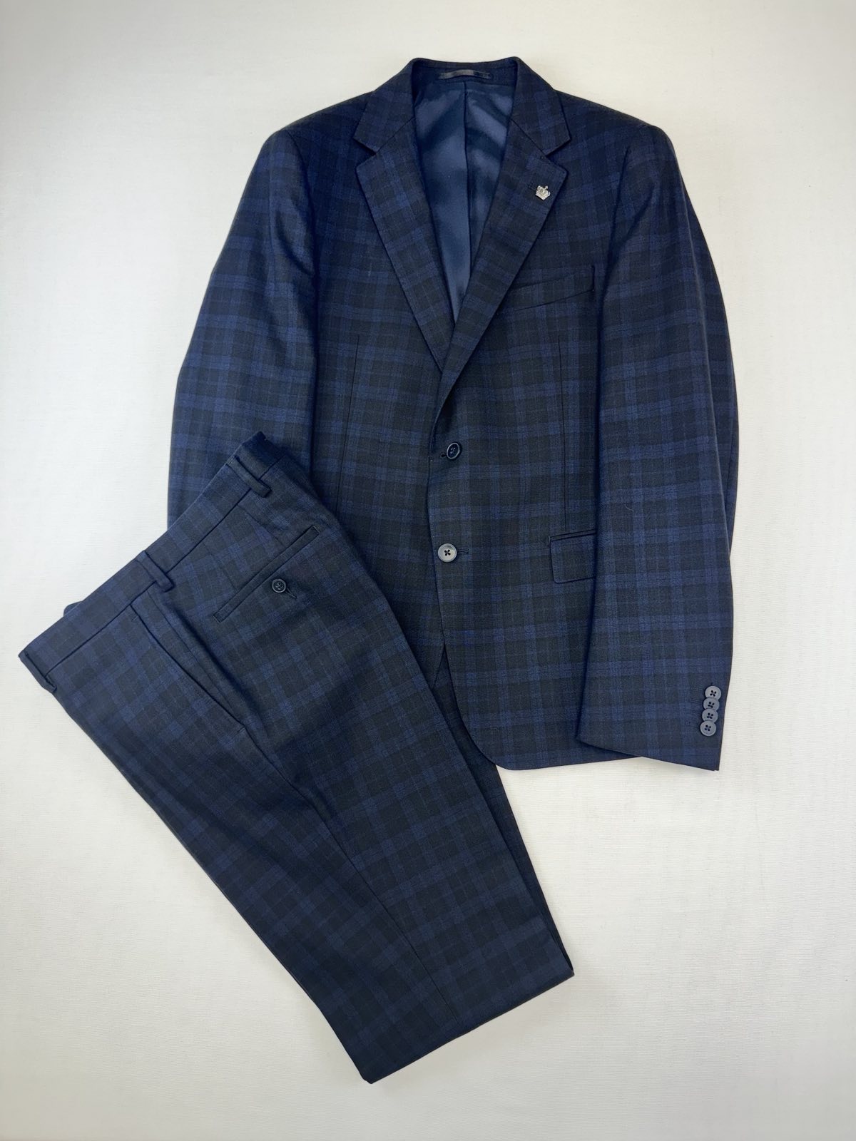 Костюм от естествена вълна тъмно синьо каре