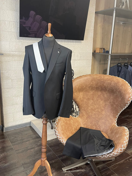 Мъжки черен костюм – премиум качество и безупречен стил К2