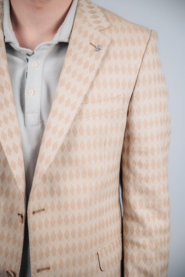Бежово сако с мотив на ромбове