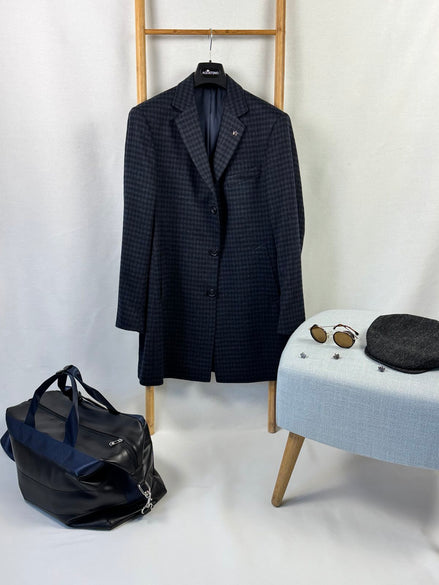 Вълнено палто в тъмносиньо каре